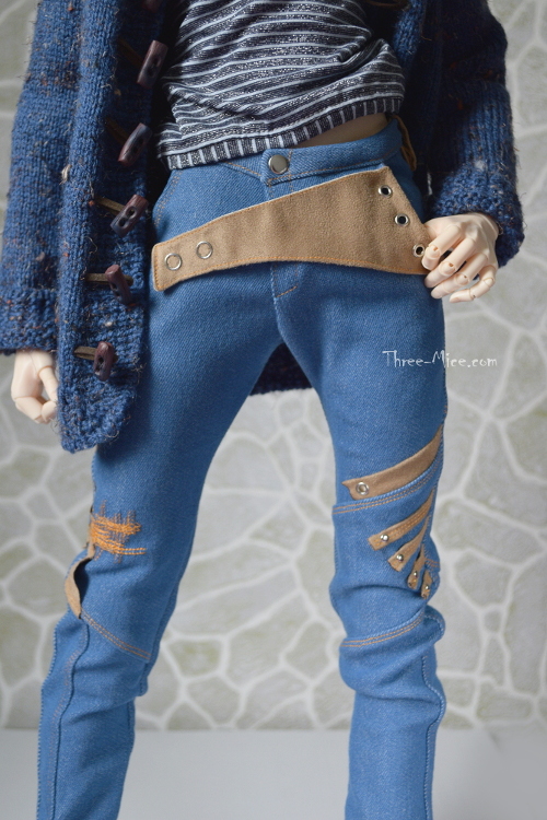 Blue jeans for 70cm BJD man fit 5th motif body. Decorated with rivets and faux suede.