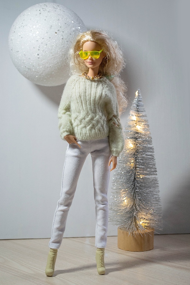 Sweater for barbie